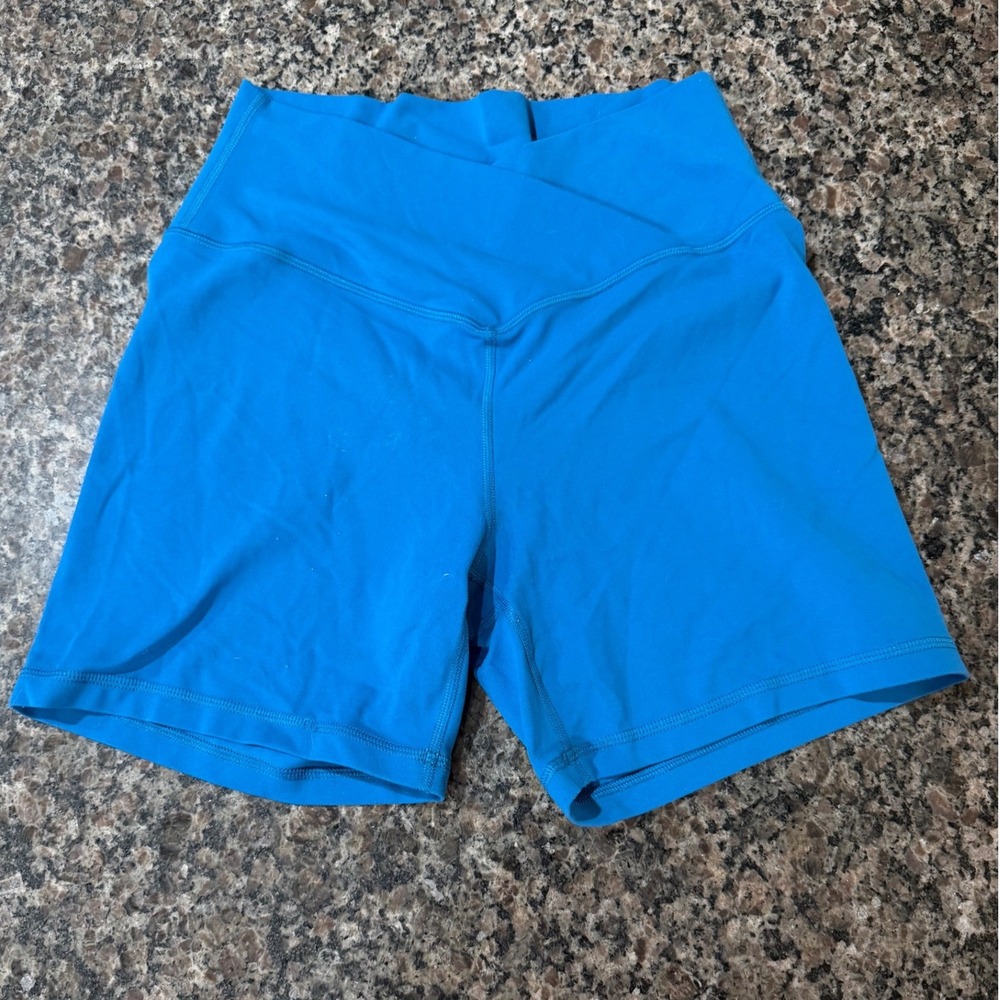 CRZ YOGA Womens Blue Crossover V-Waist Biker Shorts Size Medium 8-10 6 Inseam
